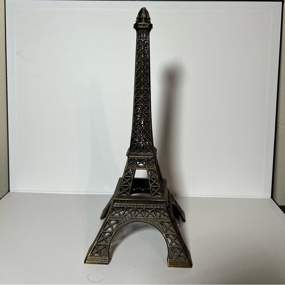 Charming 10-Inch Metal Eiffel Tower Replica - Parisian Chic‎ Home Decor